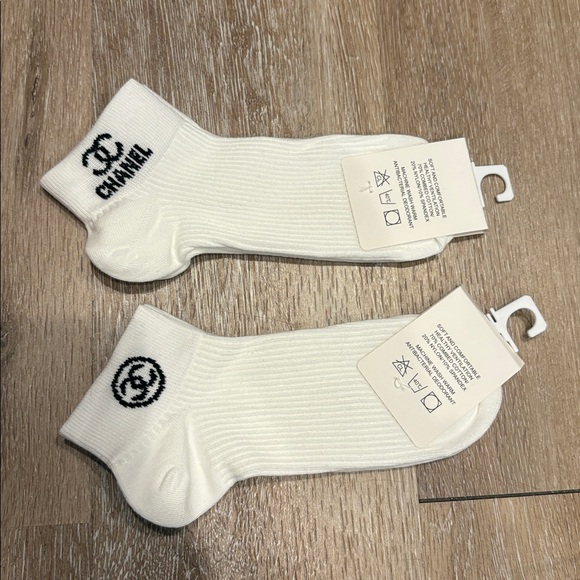 Chanel Black and white gwp Socks bundle of 2 - Picture 2 of 2